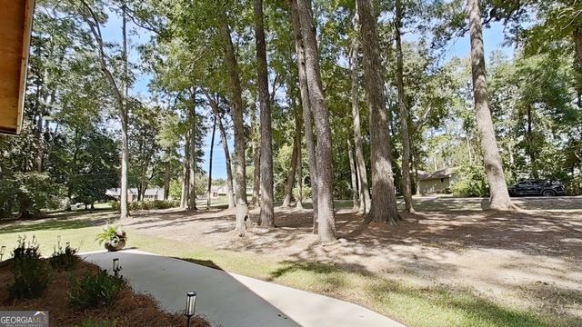 289 Lake Trace Drive, Thomasville, GA 31757