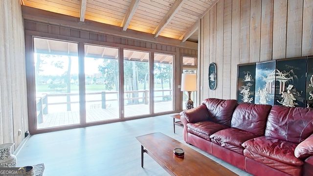 289 Lake Trace Drive, Thomasville, GA 31757