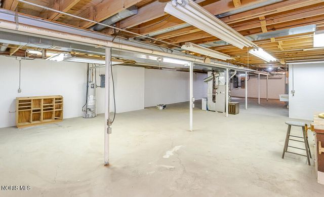 1347 Oaktree Court, Oregon, OH 43616