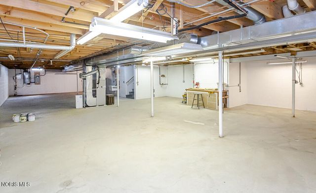 1347 Oaktree Court, Oregon, OH 43616