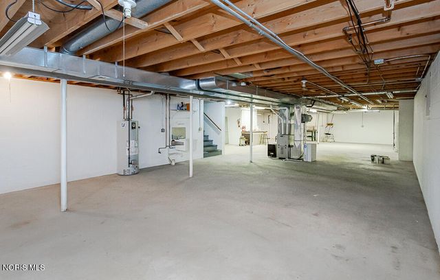 1347 Oaktree Court, Oregon, OH 43616