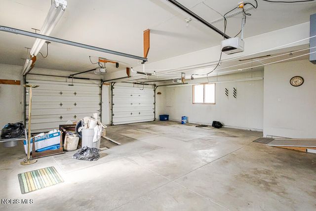 1347 Oaktree Court, Oregon, OH 43616