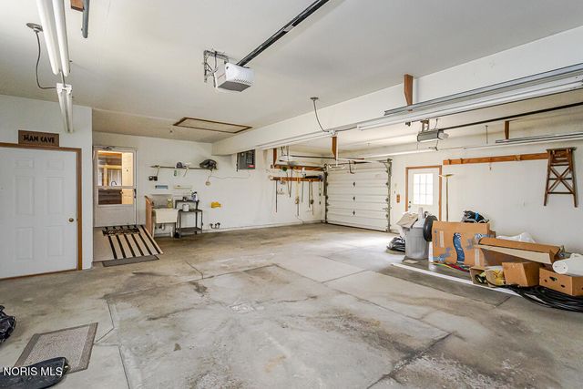 1347 Oaktree Court, Oregon, OH 43616