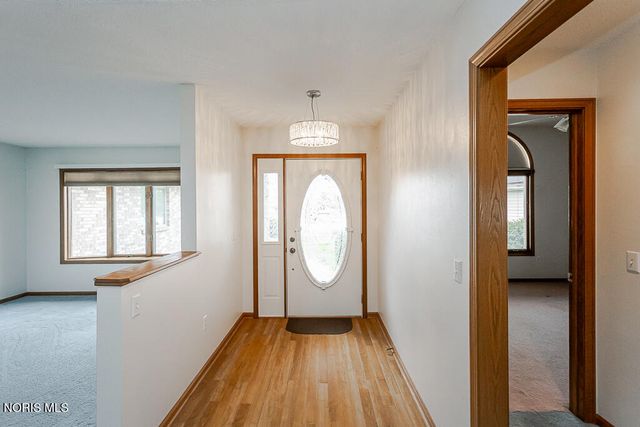 1347 Oaktree Court, Oregon, OH 43616