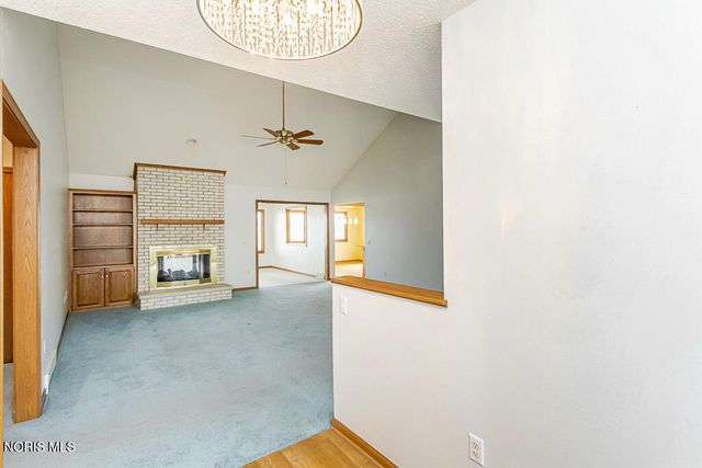 1347 Oaktree Court, Oregon, OH 43616