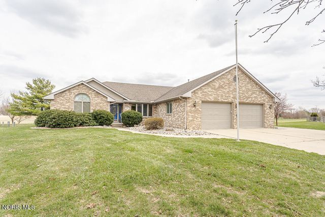 1347 Oaktree Court, Oregon, OH 43616