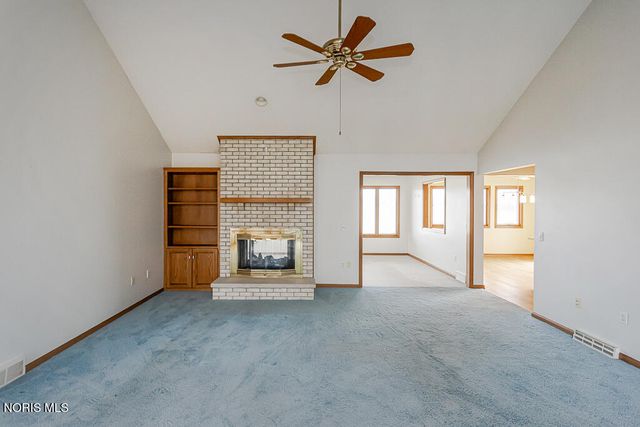 1347 Oaktree Court, Oregon, OH 43616