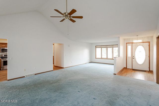 1347 Oaktree Court, Oregon, OH 43616