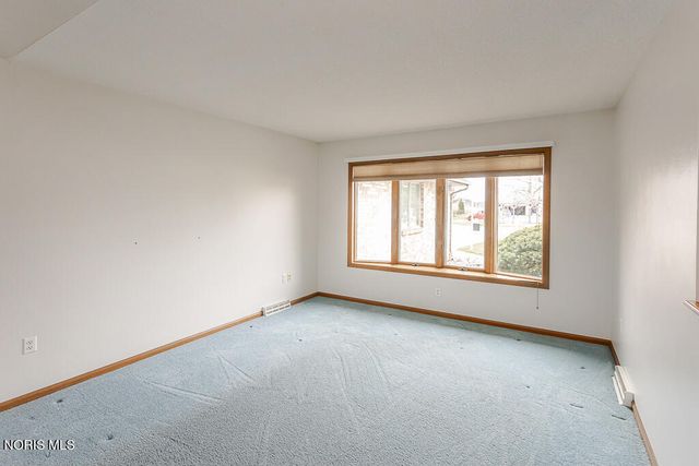 1347 Oaktree Court, Oregon, OH 43616