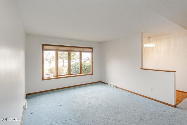 1347 Oaktree Court, Oregon, OH 43616