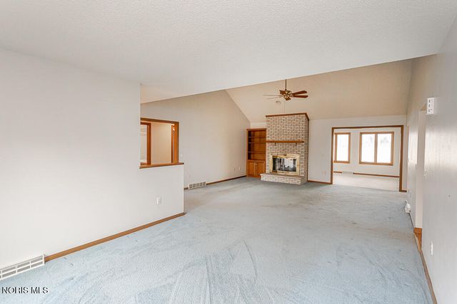 1347 Oaktree Court, Oregon, OH 43616