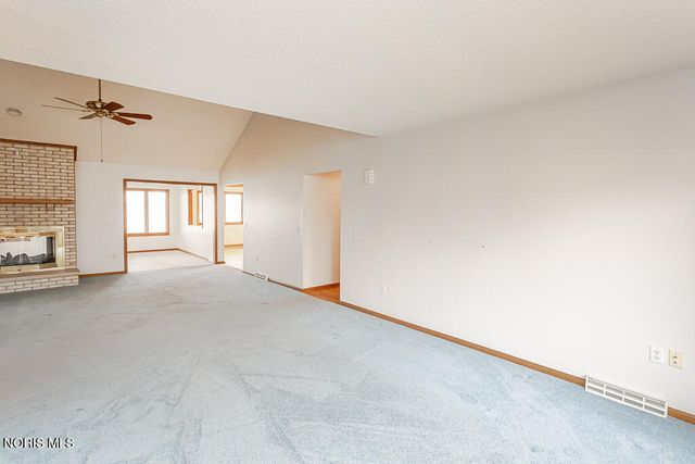 1347 Oaktree Court, Oregon, OH 43616