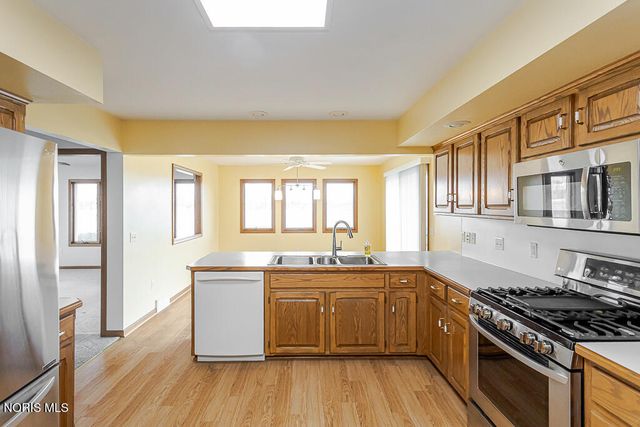 1347 Oaktree Court, Oregon, OH 43616