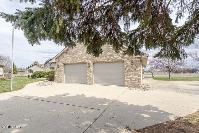 1347 Oaktree Court, Oregon, OH 43616