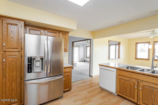 1347 Oaktree Court, Oregon, OH 43616