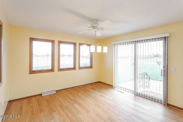 1347 Oaktree Court, Oregon, OH 43616