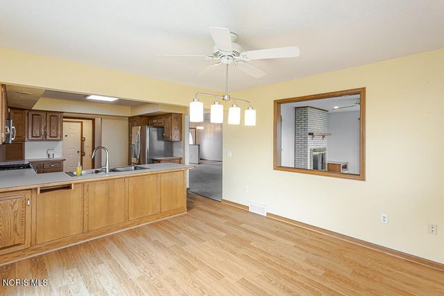 1347 Oaktree Court, Oregon, OH 43616