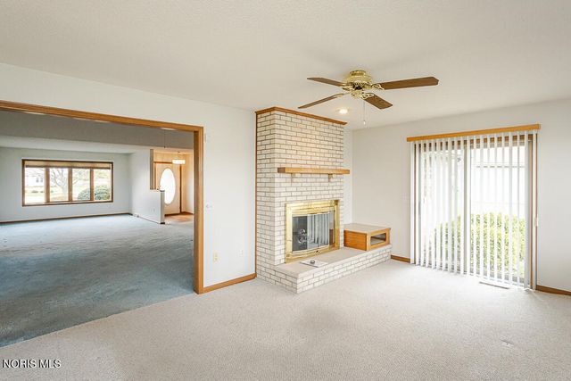 1347 Oaktree Court, Oregon, OH 43616