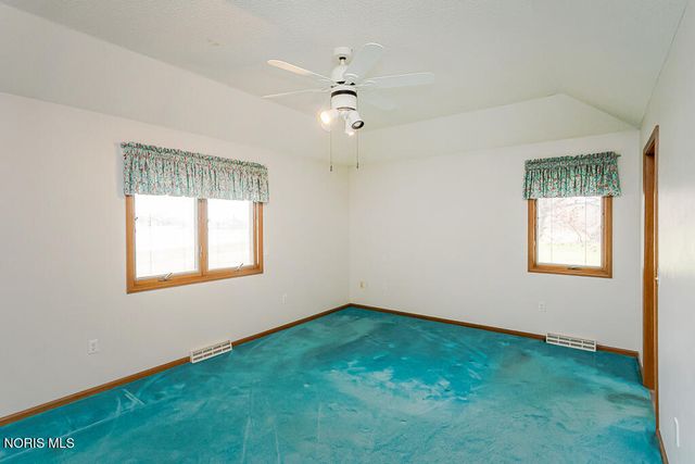 1347 Oaktree Court, Oregon, OH 43616