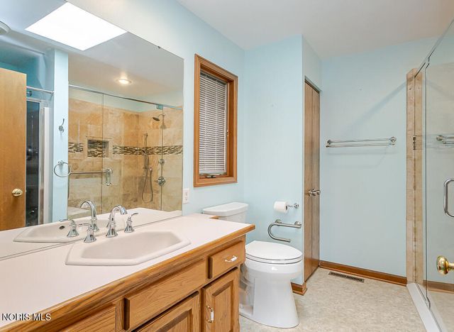 1347 Oaktree Court, Oregon, OH 43616