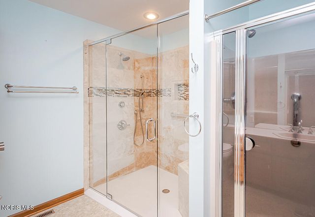 1347 Oaktree Court, Oregon, OH 43616