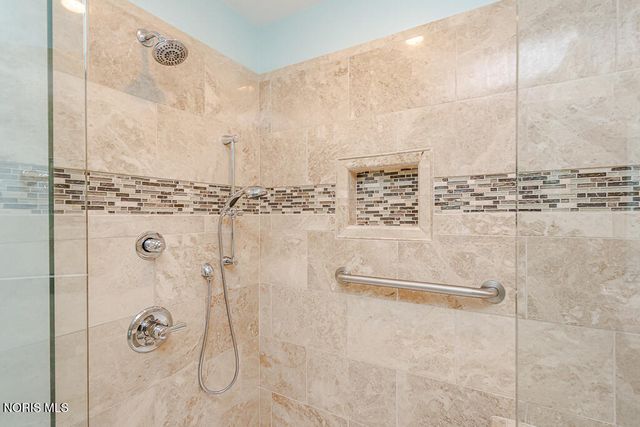 1347 Oaktree Court, Oregon, OH 43616