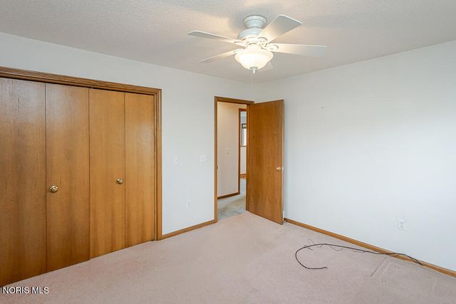 1347 Oaktree Court, Oregon, OH 43616