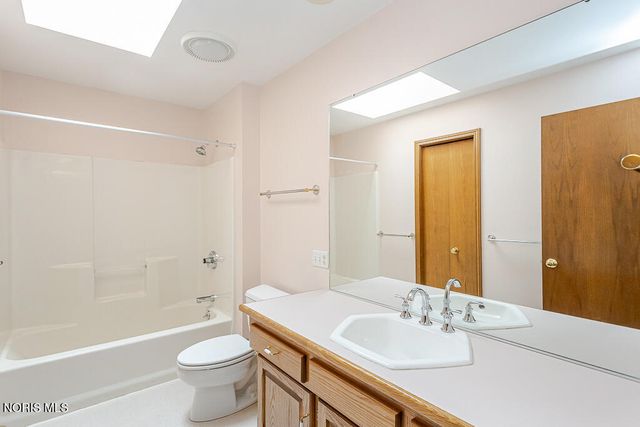 1347 Oaktree Court, Oregon, OH 43616