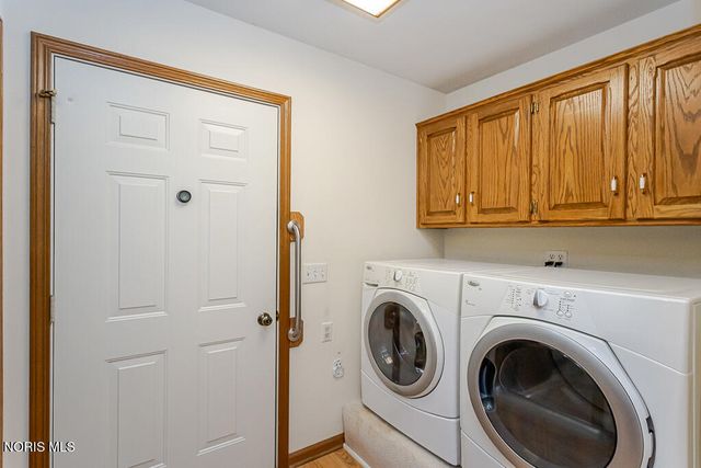 1347 Oaktree Court, Oregon, OH 43616