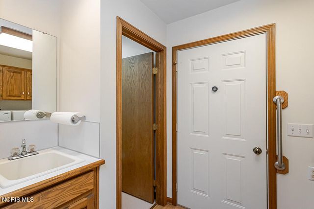 1347 Oaktree Court, Oregon, OH 43616