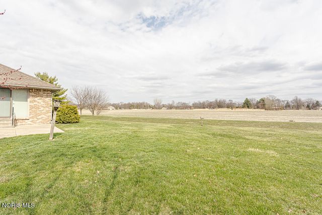 1347 Oaktree Court, Oregon, OH 43616