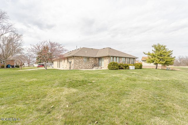 1347 Oaktree Court, Oregon, OH 43616