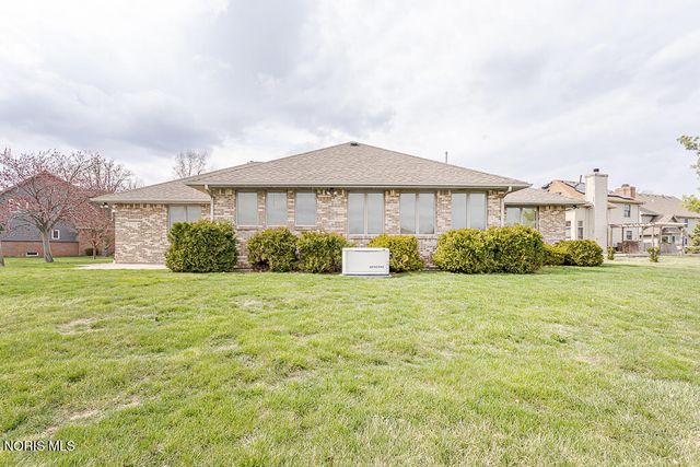 1347 Oaktree Court, Oregon, OH 43616