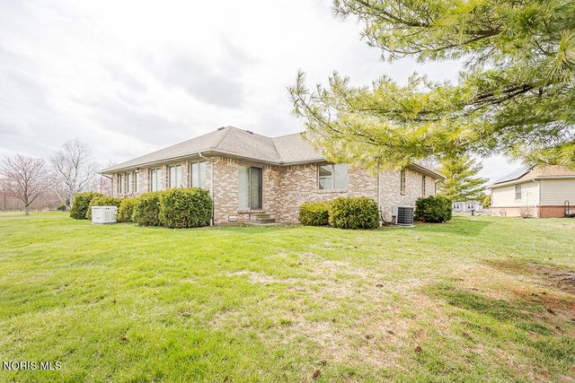 1347 Oaktree Court, Oregon, OH 43616