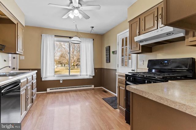 1434 YORKTOWNE, Mechanicsburg, PA 17050