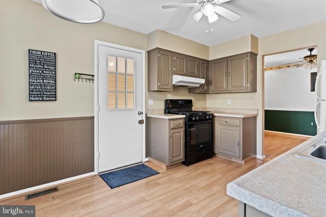 1434 YORKTOWNE, Mechanicsburg, PA 17050