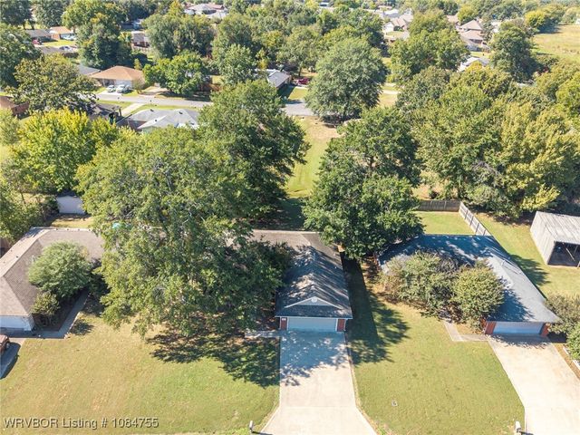 515 Loop West, Roland, OK 74954