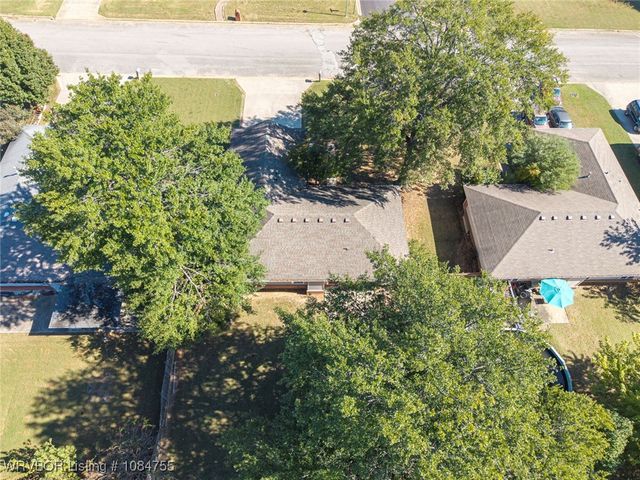 515 Loop West, Roland, OK 74954