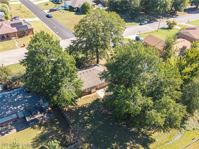 515 Loop West, Roland, OK 74954