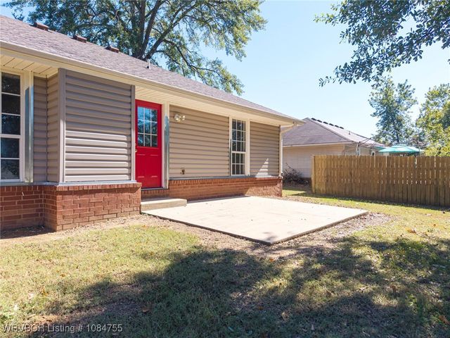 515 Loop West, Roland, OK 74954