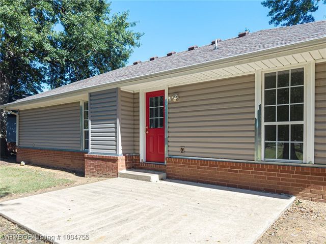 515 Loop West, Roland, OK 74954