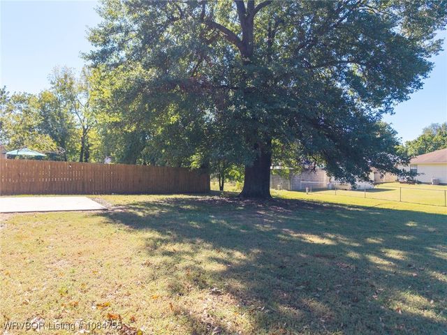 515 Loop West, Roland, OK 74954