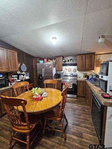 301 An County Rd 1370, Palestine, TX 75801