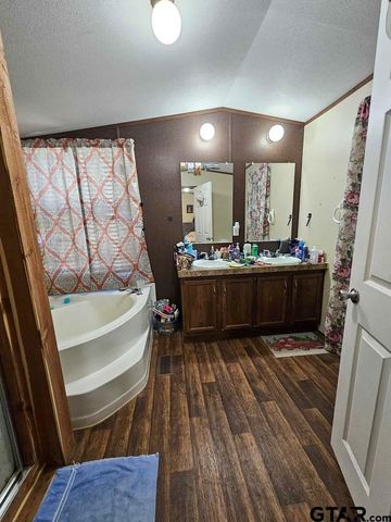 301 An County Rd 1370, Palestine, TX 75801