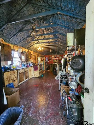 301 An County Rd 1370, Palestine, TX 75801