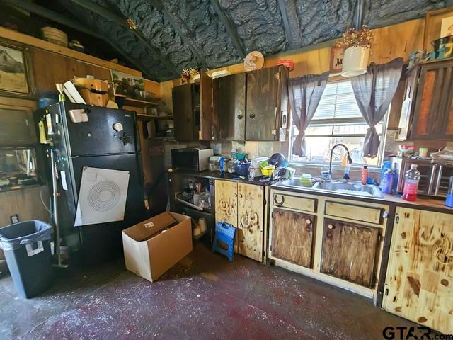 301 An County Rd 1370, Palestine, TX 75801