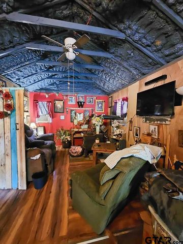 301 An County Rd 1370, Palestine, TX 75801