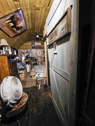 301 An County Rd 1370, Palestine, TX 75801