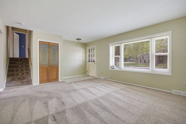 425 Lisa Lane, Streamwood, IL 60107