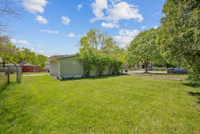 425 Lisa Lane, Streamwood, IL 60107